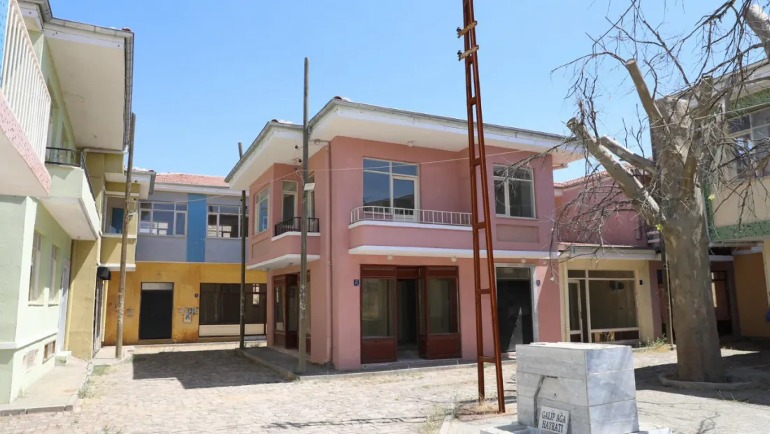 BAŞKAN ŞERİFOĞULLARI, SEKSENLER SOKAĞI’NI YENİDEN ELAZIĞ’A KAZANDIRACAK