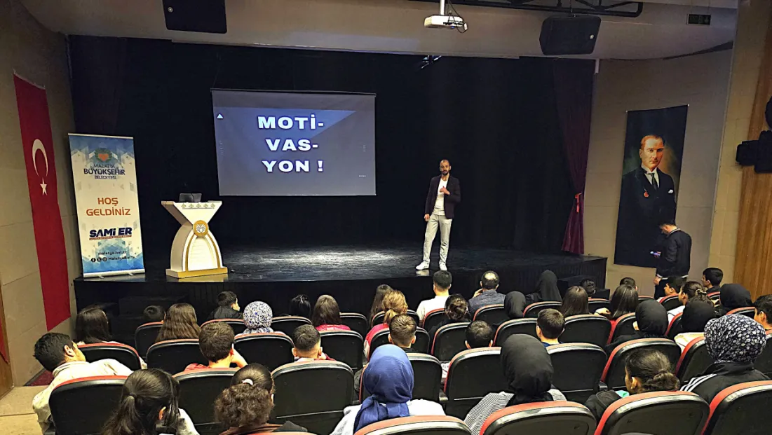 Büyükşehir Semt Konaklari Öğrencilerine Motivasyon Semineri Verildi