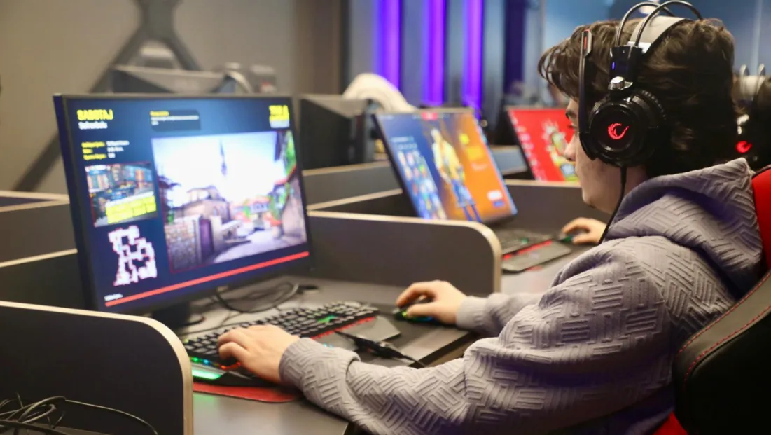 E-Spor Merkezi, FÜ E-Spor Topluluğu’nu Ağırladı