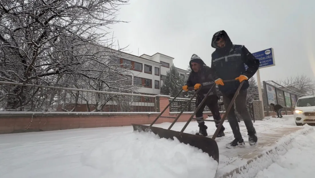 Elazığ Belediyesi Karla Mücadele Ekipleri Sahada