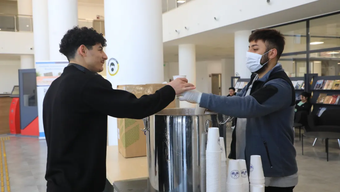 Elazığ Belediyesi’nden Öğrencilere Sıcak Çorba İkramı