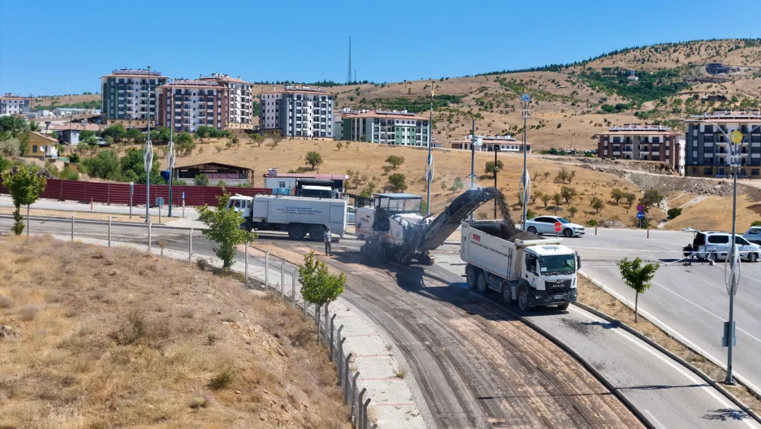 ELAZIĞ BELEDİYESİ, YOL YENİLEME VE İYİLEŞTİRME ÇALIŞMALARINI SÜRDÜRÜYOR