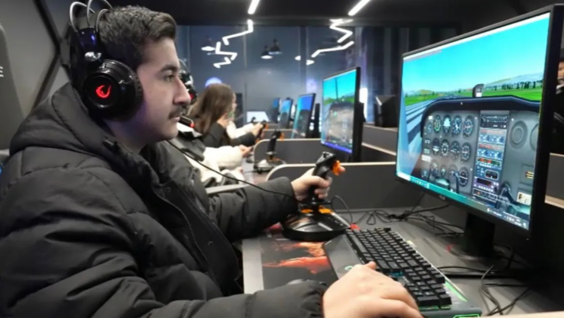 Elazığ Belediyesinden Gençlere Ücretsiz Uçuş Simülasyon Deneyimi