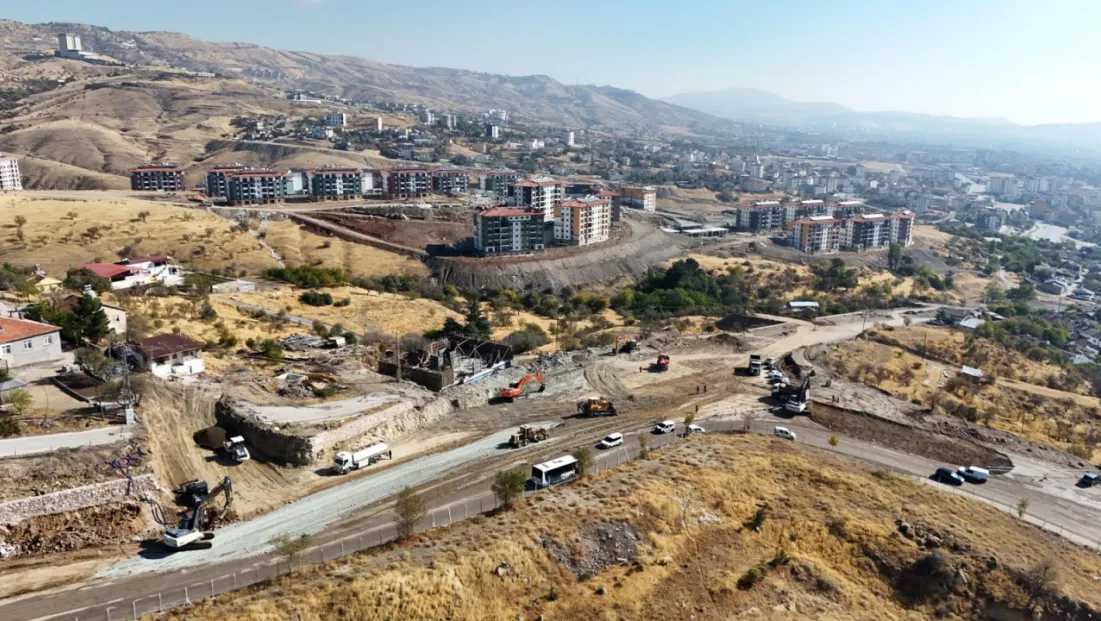 HAMDİ BAŞARAN CADDESİ’NDE ÇALIŞMALAR SÜRÜYOR