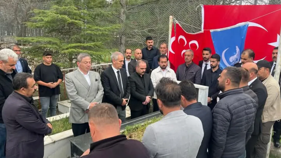 Ülkücü Şehit Cengiz Baktemur Kabri Başında Anıldı