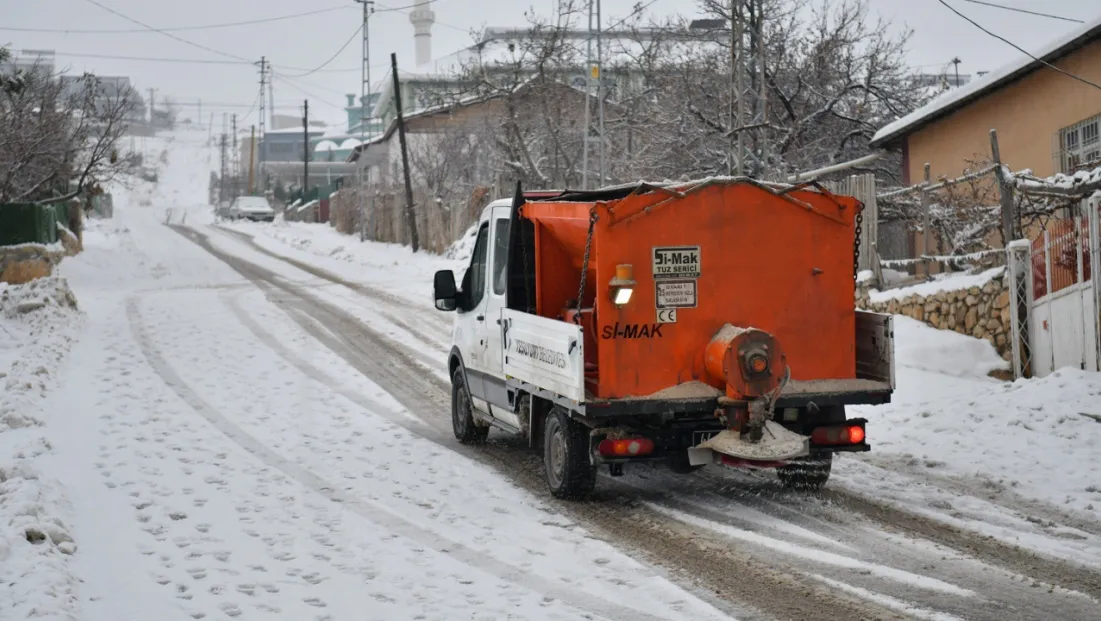 Yeşilyurt Belediyesi Karla Mücadele Ekiplerinden Kesintisiz Hizmet!