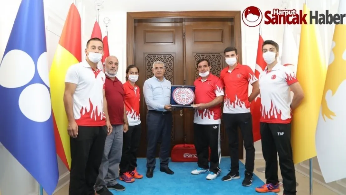 Başarılı Badmintonculardan Başkan Güder'e Ziyaret