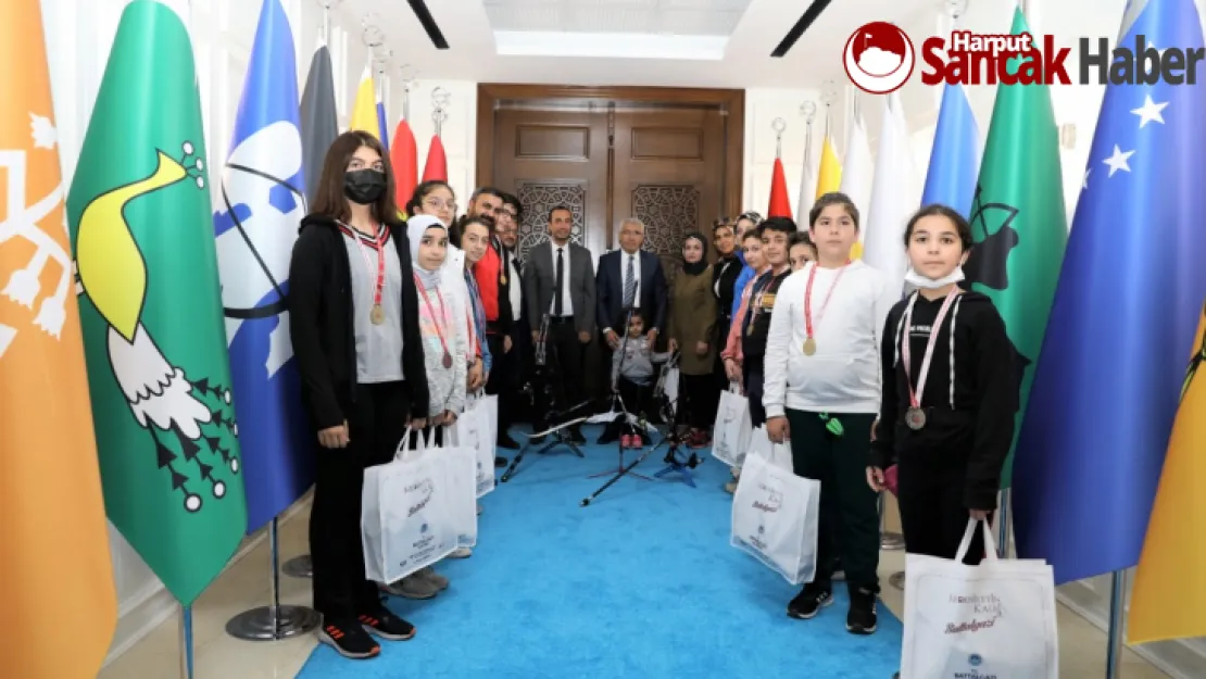 Başkan Güder, Başarılı Sporcularla Buluştu