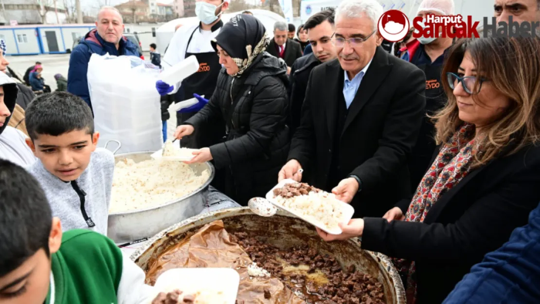 Başkan Güder ve Bağcılar Belediye Başkanı Özdemir, Asrın Felaketinin Yıldönümünde Konteyner Kentte Vatandaşlarla Bir Araya Geldi