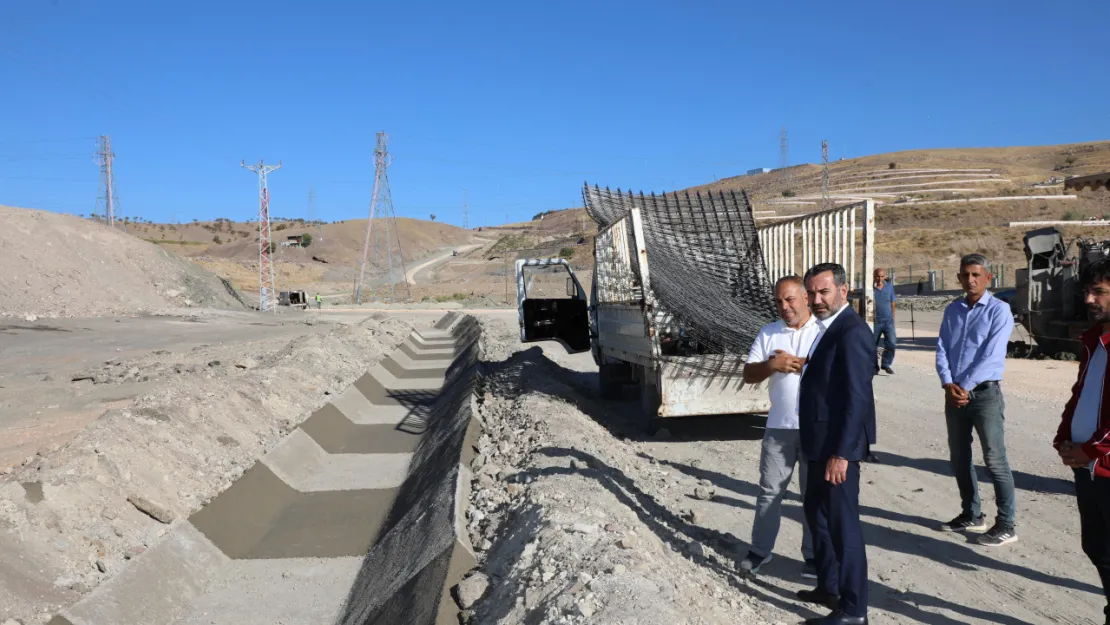 Başkan Şerifoğulları, Karşıyaka-Beyyurdu Yolunda İncelemelerde Bulundu