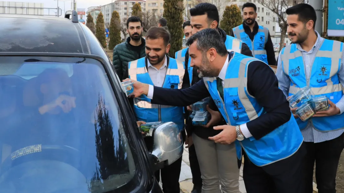 BAŞKAN ŞERİFOĞULLARI'NDAN, İFTARLIK İKRAMI