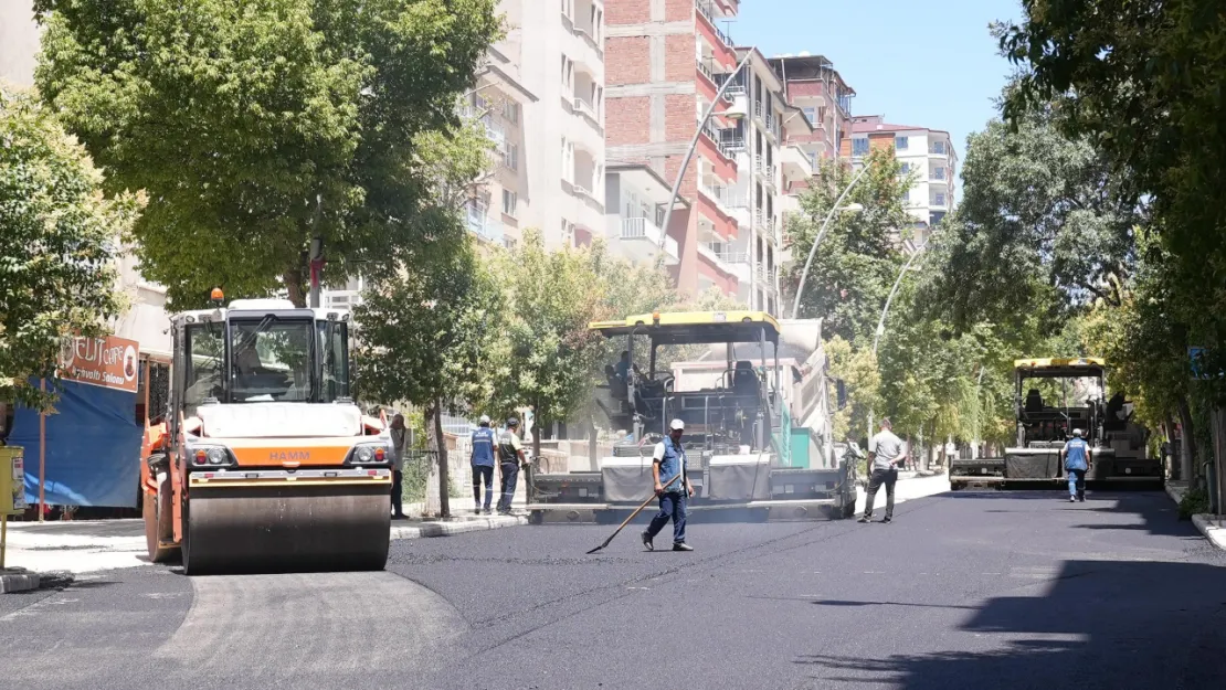 BAŞKAN ŞERİFOĞULLARI, ŞEHİT İLHANLAR CADDESİ'NDE İNCELEMELERDE BULUNDU