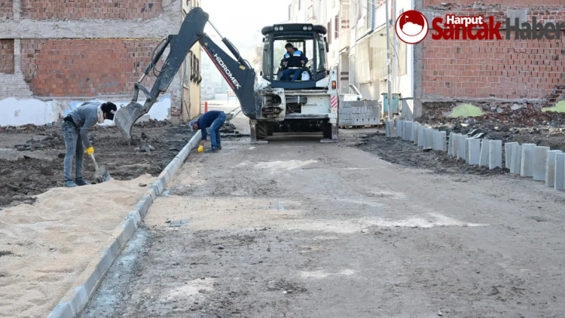 Battalgazi Belediyesi Ekiplerinden Aslanbey Mahallesi'nde Kaldırım Çalışması