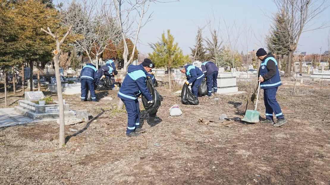 Battalgazi Belediyesi'nden Mezarlıklarda Temizlik Seferberliği