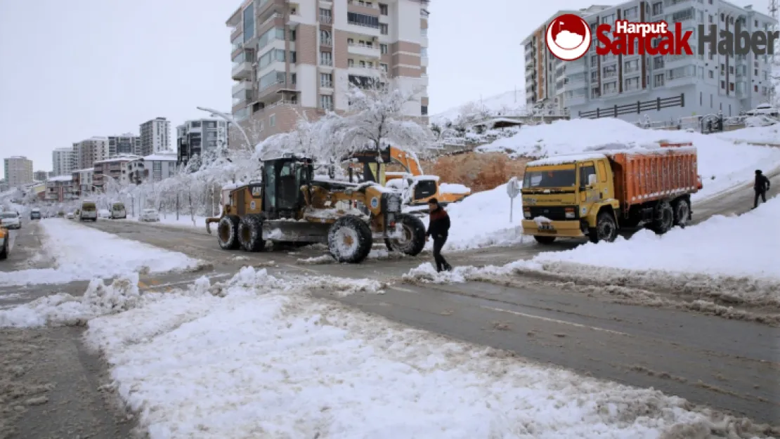 Battalgazi'de Karla Mücadele Ekipleri İş Başında