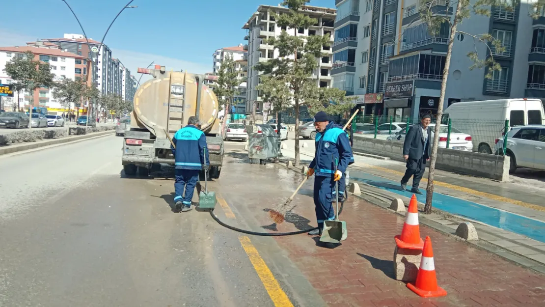 Battalgazi'de Temizlik Seferberliği: Toz Ve Dumana Karşı Kesintisiz Mücadele