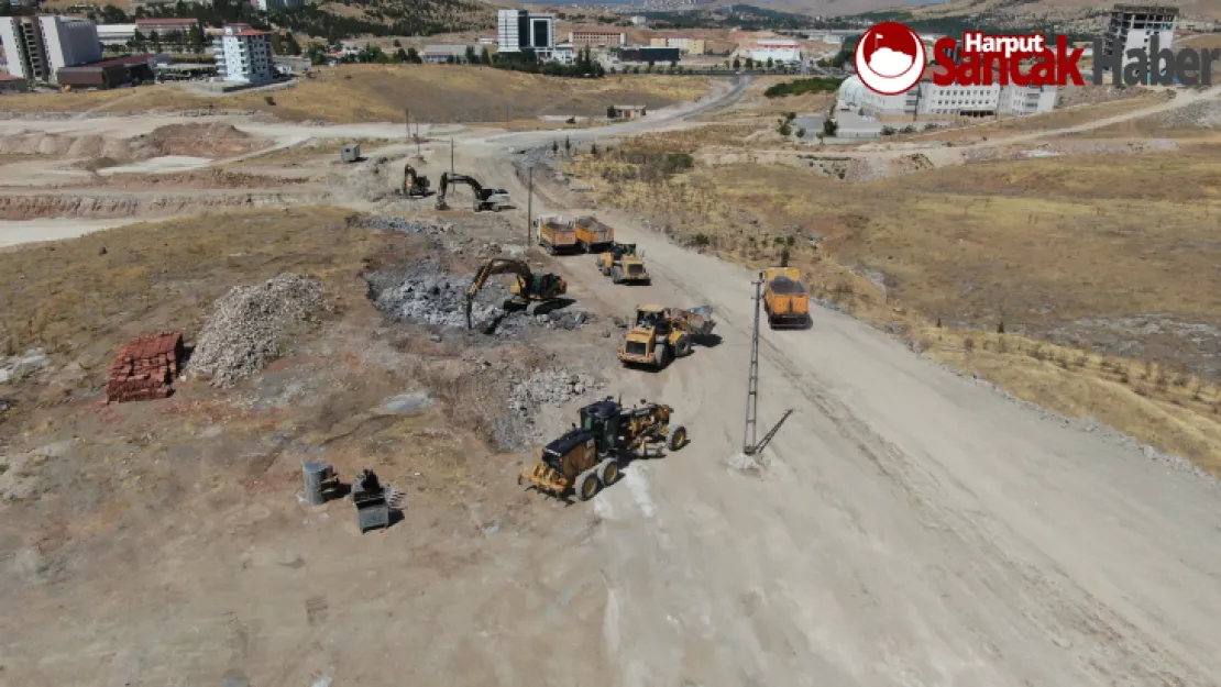 Büyükşehir Belediyesi Çamurlu Mahallesi'nde 30 Metrelik Yol Açıyor