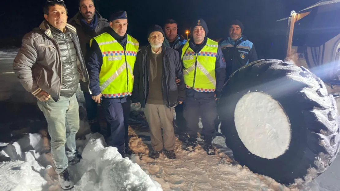 Büyükşehir Belediyesi Ekipleri 75 Yaşındaki Mustafa Akıcı'ya Sağ Salim Ulaştı