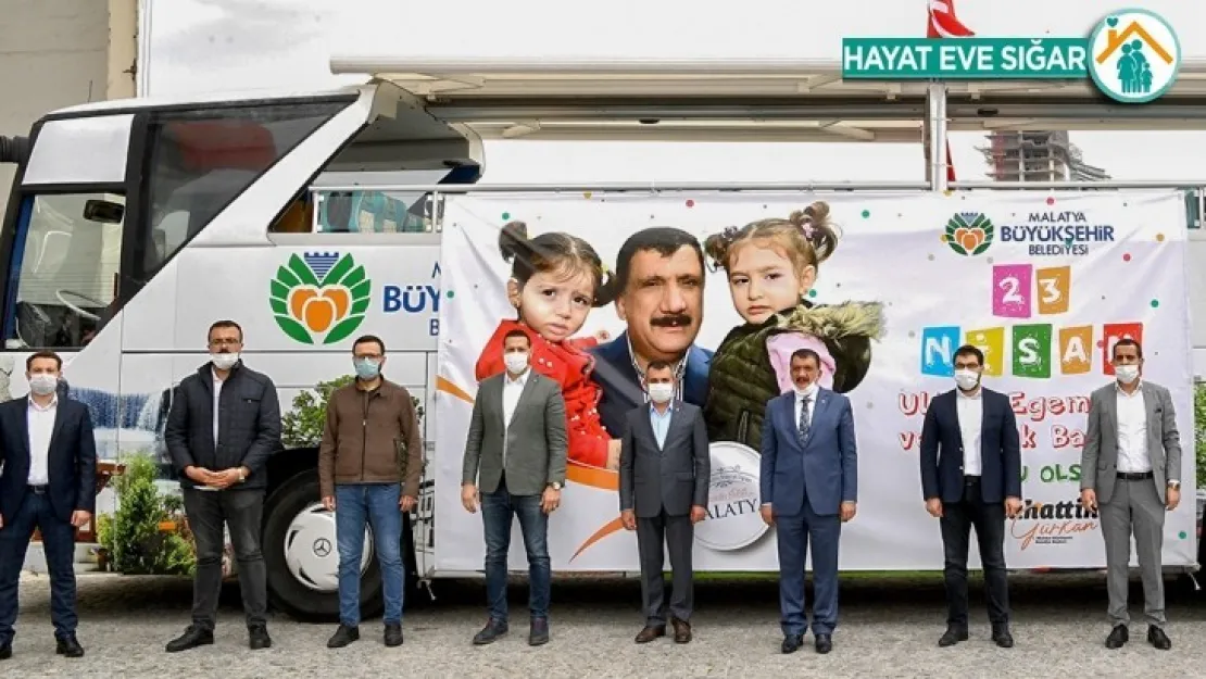 Büyükşehir Belediyesi Malatya'yı Bayraklarla Donattı