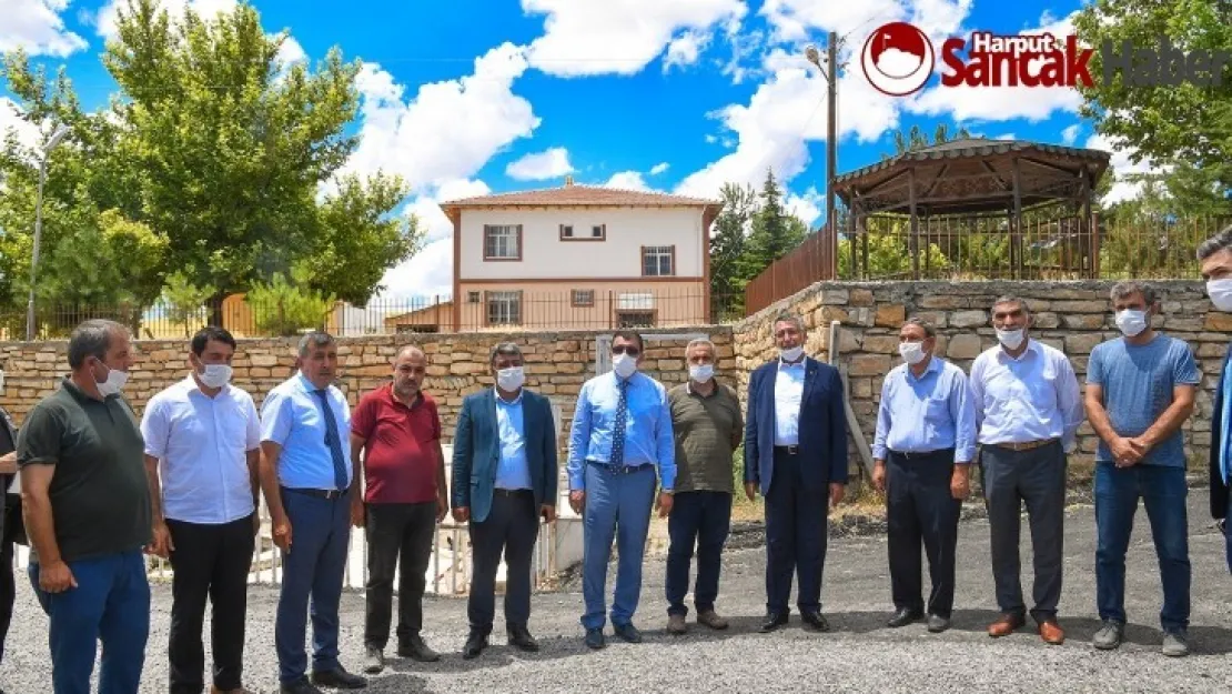 Büyükşehir'den 40 Derece Sıcakta Asfalt Serimi