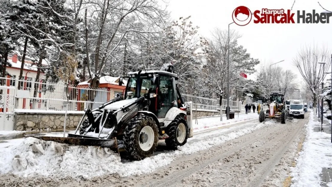 Büyükşehir Hem Kırsalda Hem De Şehir Merkezinde 7/24 Çalışıyor