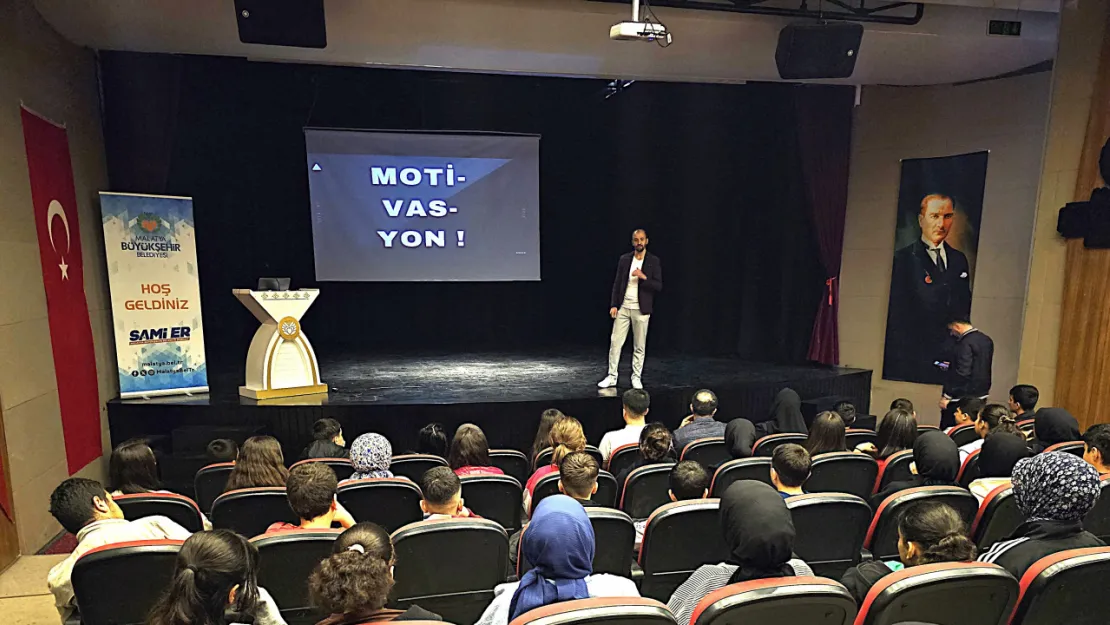 Büyükşehir Semt Konaklari Öğrencilerine Motivasyon Semineri Verildi