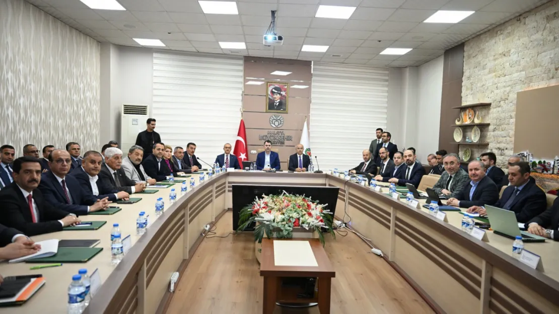Doğanşehir Belediye Başkan Bayram, Bakan Kurum'a Doğanşehir'in sorunlarını Anlattı