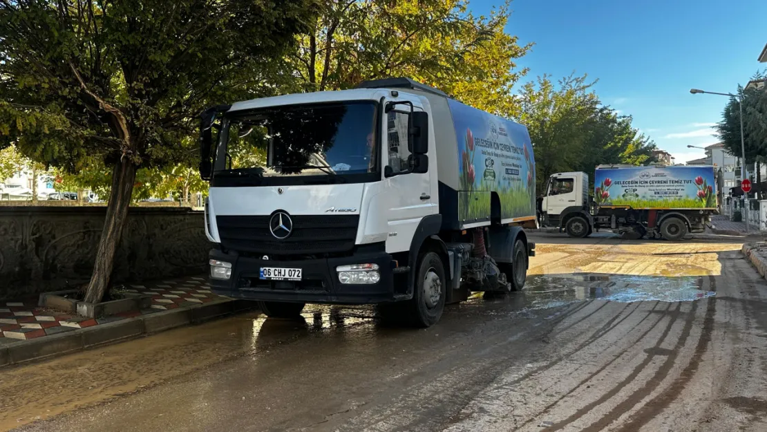 Elazığ Belediyesi, Ataşehir Mahallesi'nde Kapsamlı Temizlik Gerçekleştirdi