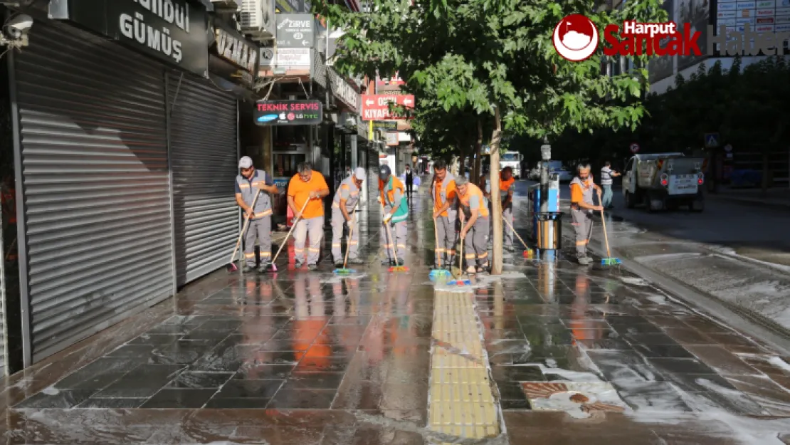 Elazığ Belediyesi Kent Genelinde Temizlik Çalışmalarını Sürdürüyor