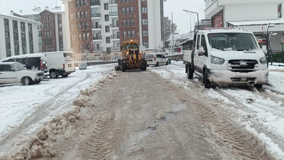 Elazığ Belediyesi'nden Kent Genelinde Karla Mücadele Çalışması