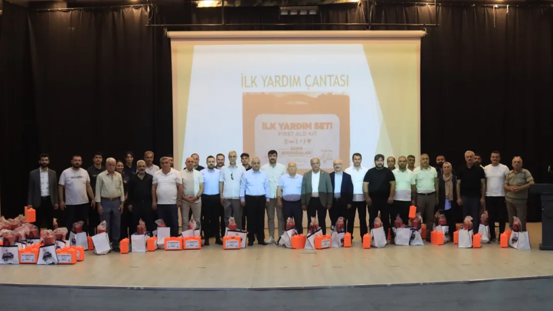ELAZIĞ BELEDİYESİ'NDEN MUHTARLARA İLK YARDIM SETİ VE YANGIN SÖNDÜRME TÜPÜ