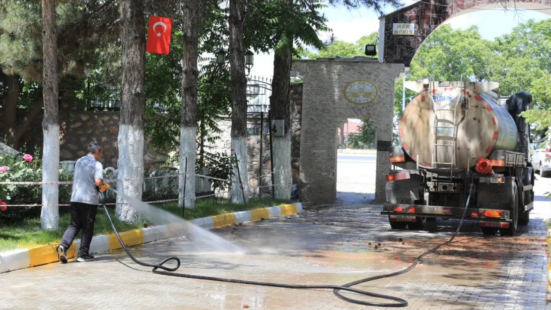 Elazığ Belediyesi'nden Yoğun Bayram Mesaisi