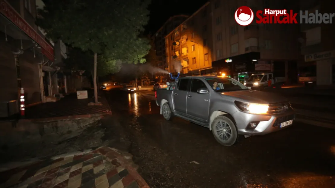 Elazığ Belediyesi, Pazartesi Pazarında Temizlik ve İlaçlama Çalışması Yaptı