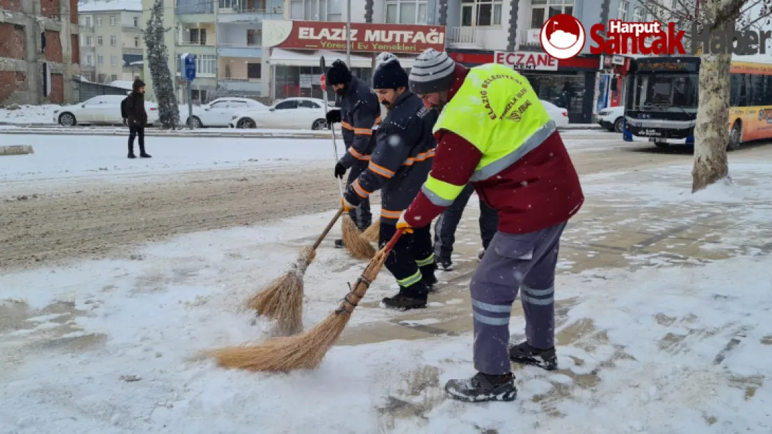 Elazığ Belediyesi Şehrin Dört Bir Yanında Kar Temizleme Çalışmalarını Sürdürüyor