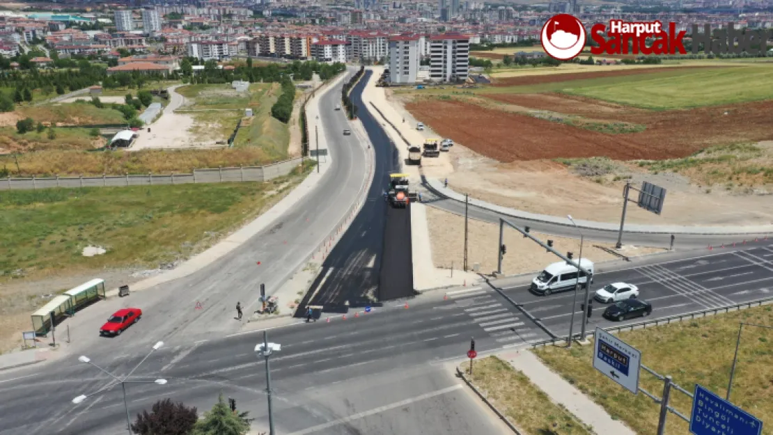 Elazığ Belediyesi Yol Genişletme ve Asfalt Serim Çalışmalarına Devam Ediyor