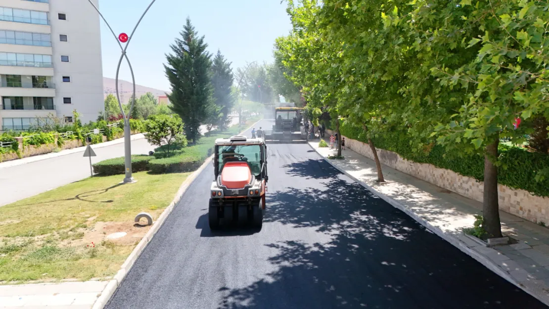 ELAZIĞ BELEDİYESİ, YOL YENİLEME ÇALIŞMALARINI ARALIKSIZ SÜRÜYOR