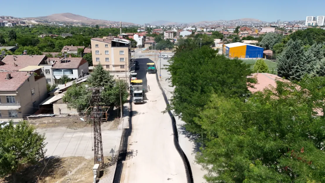 ELAZIĞ'DA ASFALT HAMLESİ SÜRÜYOR