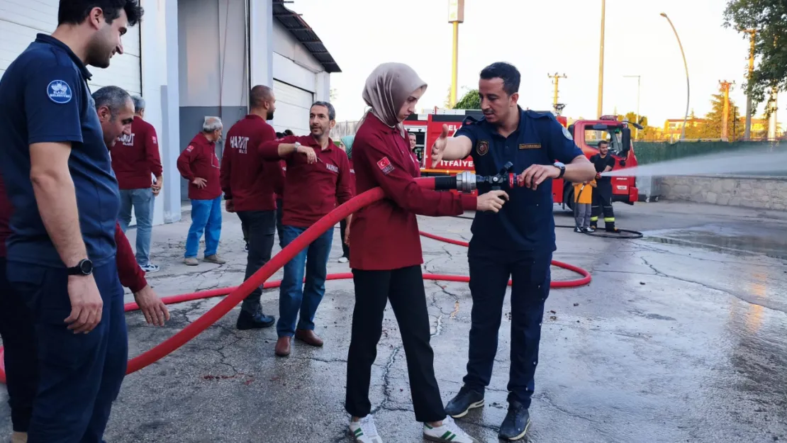 ELAZIĞ İTFAİYESİ'NDEN HARKUT'A YÖNELİK YANGIN EĞİTİMİ
