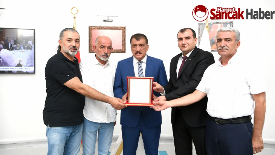 Esnaf Oda Başkanlarından Başkan Gürkan'a Plaket