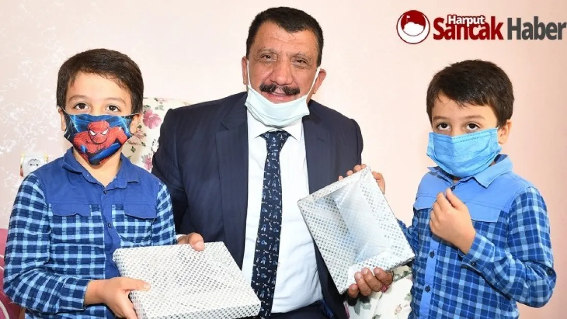 Gürkan'dan Öğrencilere Tablet Sürprizi