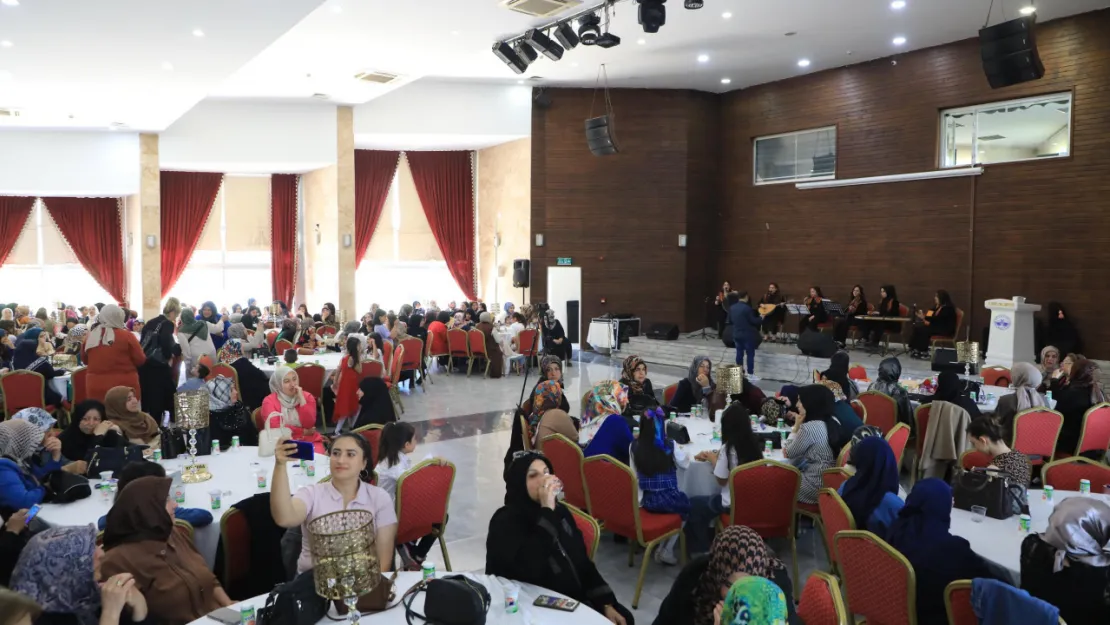 'KADINLAR BULUŞMASI'NA YOĞUN İLGİ