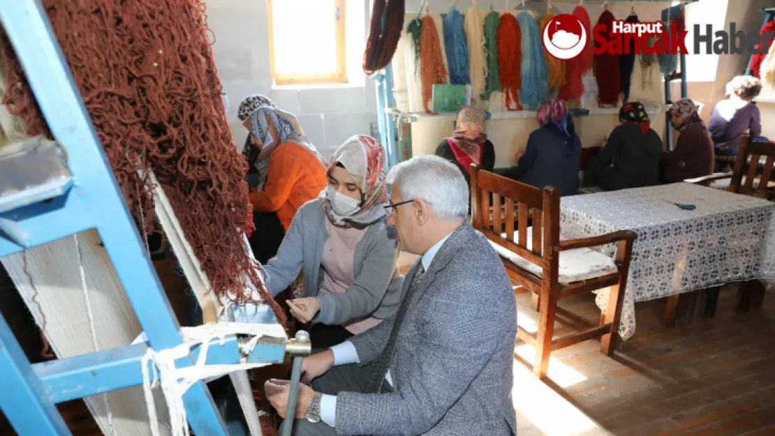 Kadınlar Hem Öğreniyor Hem de Ev Ekonomilerine Katkı Sağlıyor