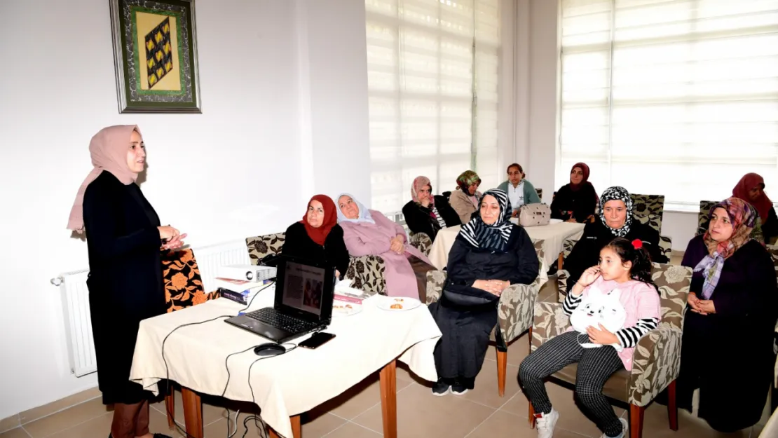 'Kaynana-Gelin Arasındaki Sorunlar ve Çözüm Yolları' Seminerine Büyük İlgi