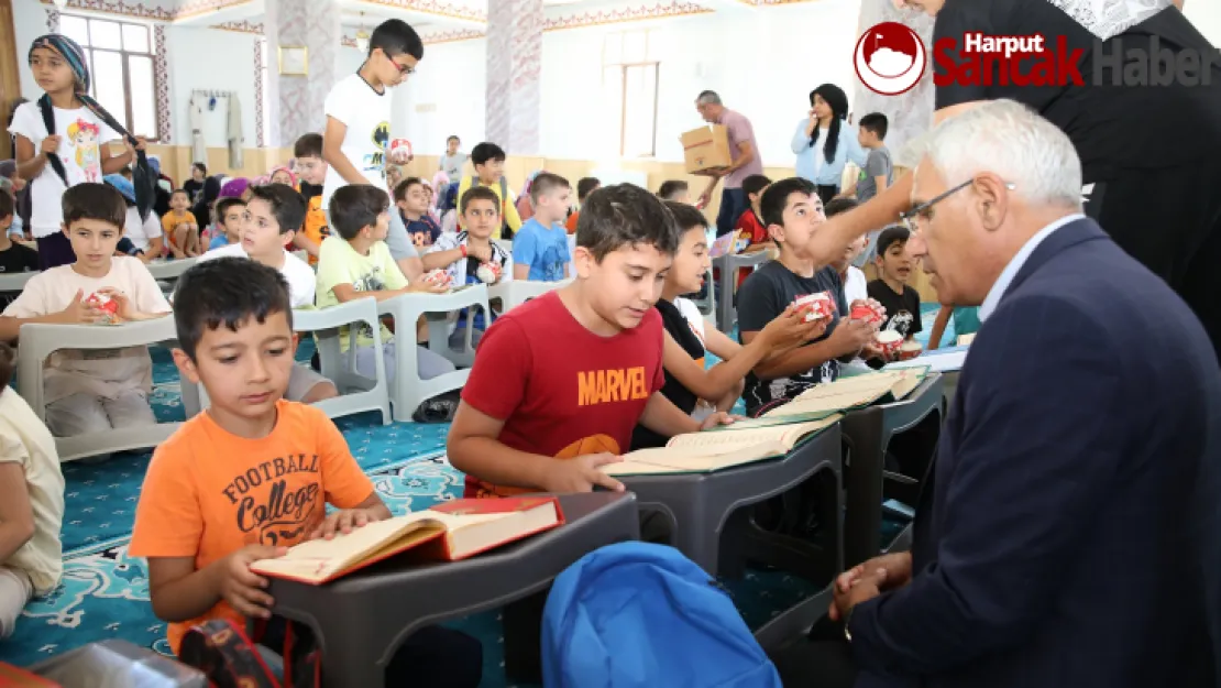 Kur'an Kursu Öğrencilerine Dondurmalar Başkan Güder'den