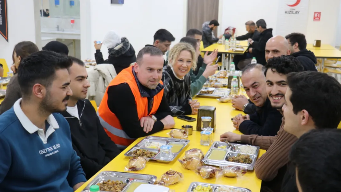 MAGİNDER'den Öğrencilere ve Hasta Yakınlarına İftar Yemeği