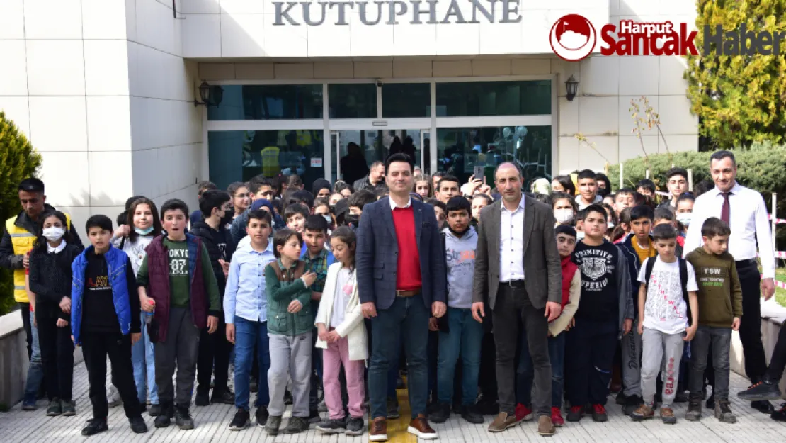 Malatya Büyükşehir Belediyesi Semt Konağı Öğrencileri Kütüphane Gezdi