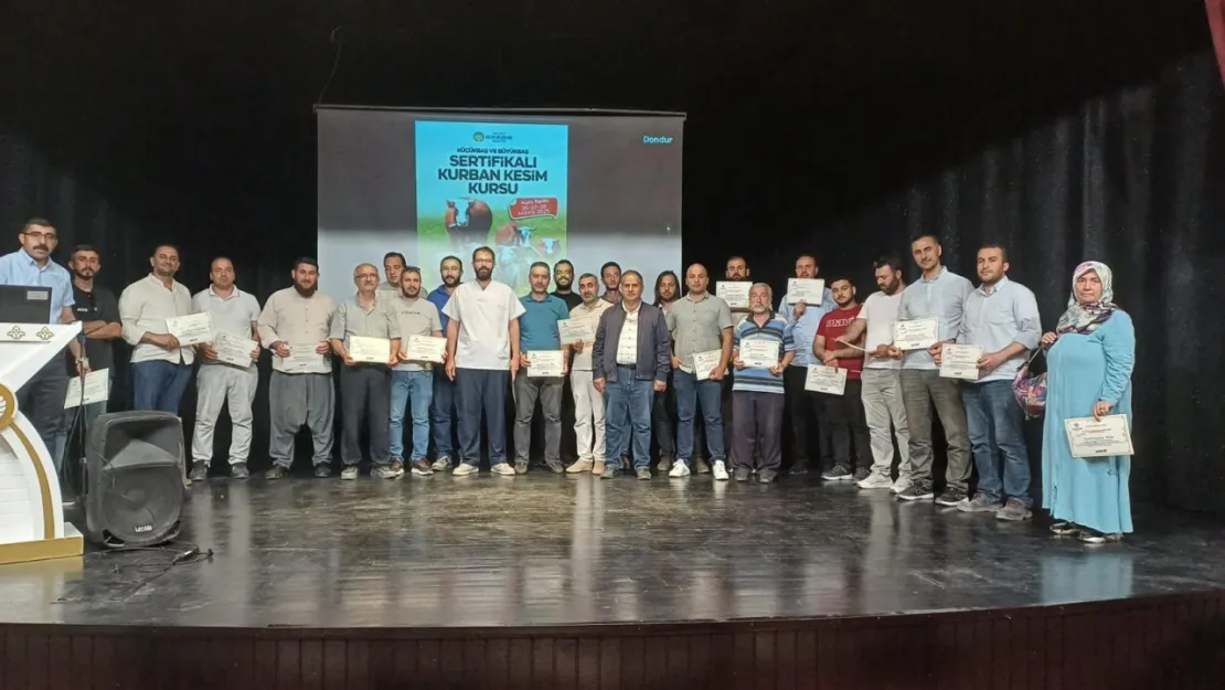 Malatya Büyükşehir Belediyesi Vatandaşlara 'Sertifikalı Kurban Kesim Elemanı Eğitimi' Verdi