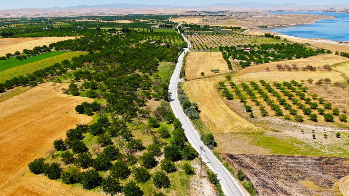 Malatya Büyükşehir Belediyesi İlçelerdeki Yolları Yeniliyor