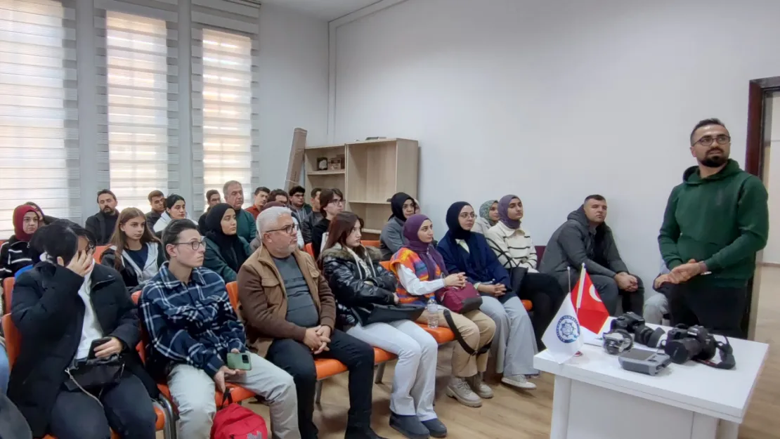 Malatya Kent Konseyi'nde Geçmişten Günümüze Fotoğraf Makineleri Anlatıldı