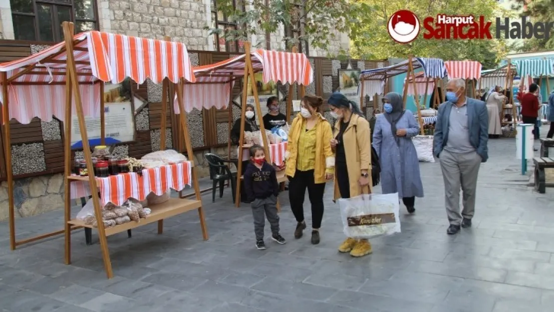 Malatya'nın İlk 'Hanımeli Pazarı' Gazi Parkı'nda Açıldı